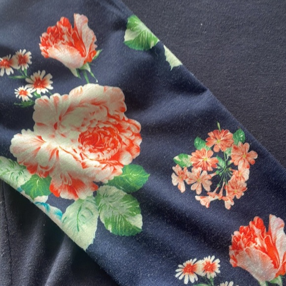 3 quarter sleeve with floral print - Picture 2 of 3